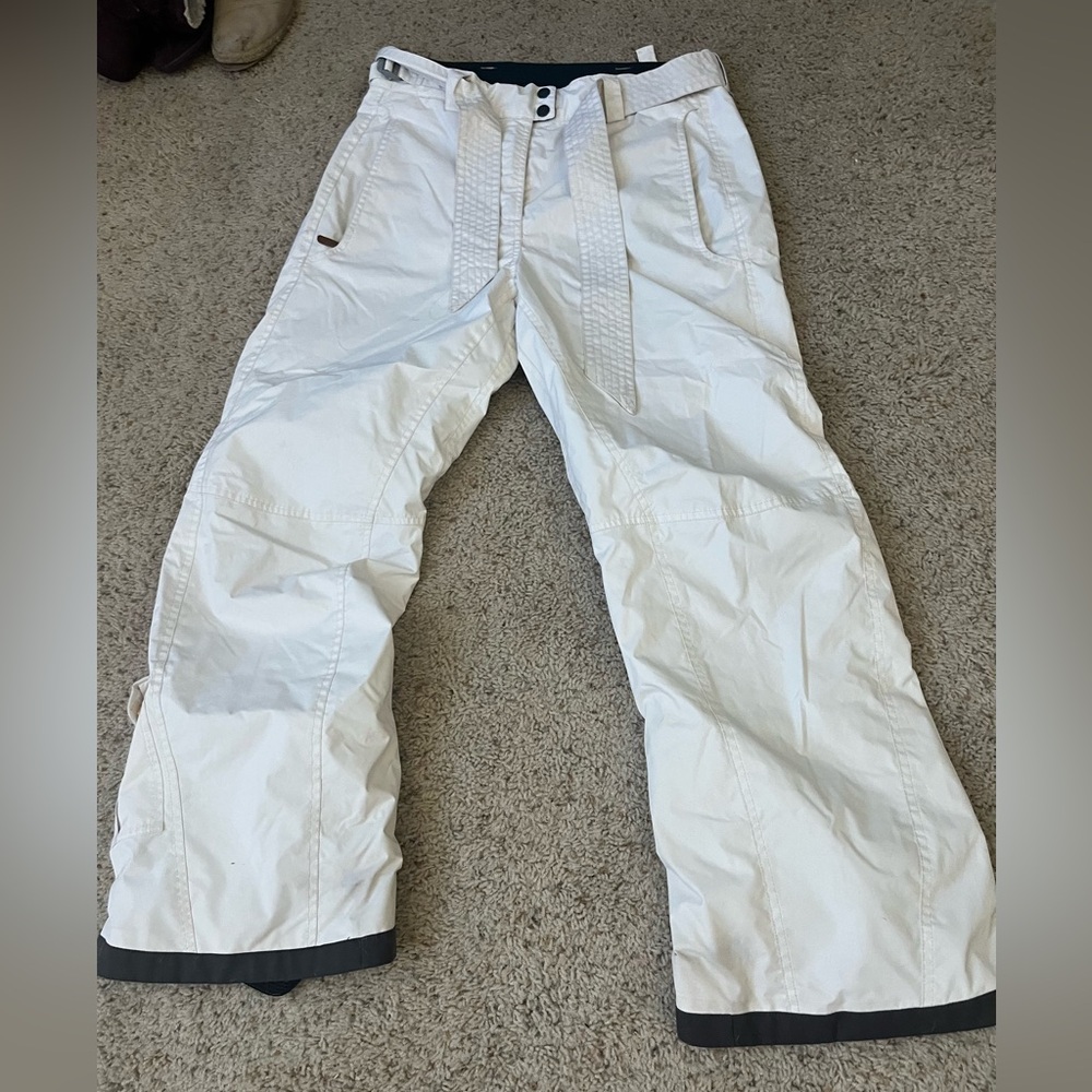 Cute snow pants good for sking and or snowboarding